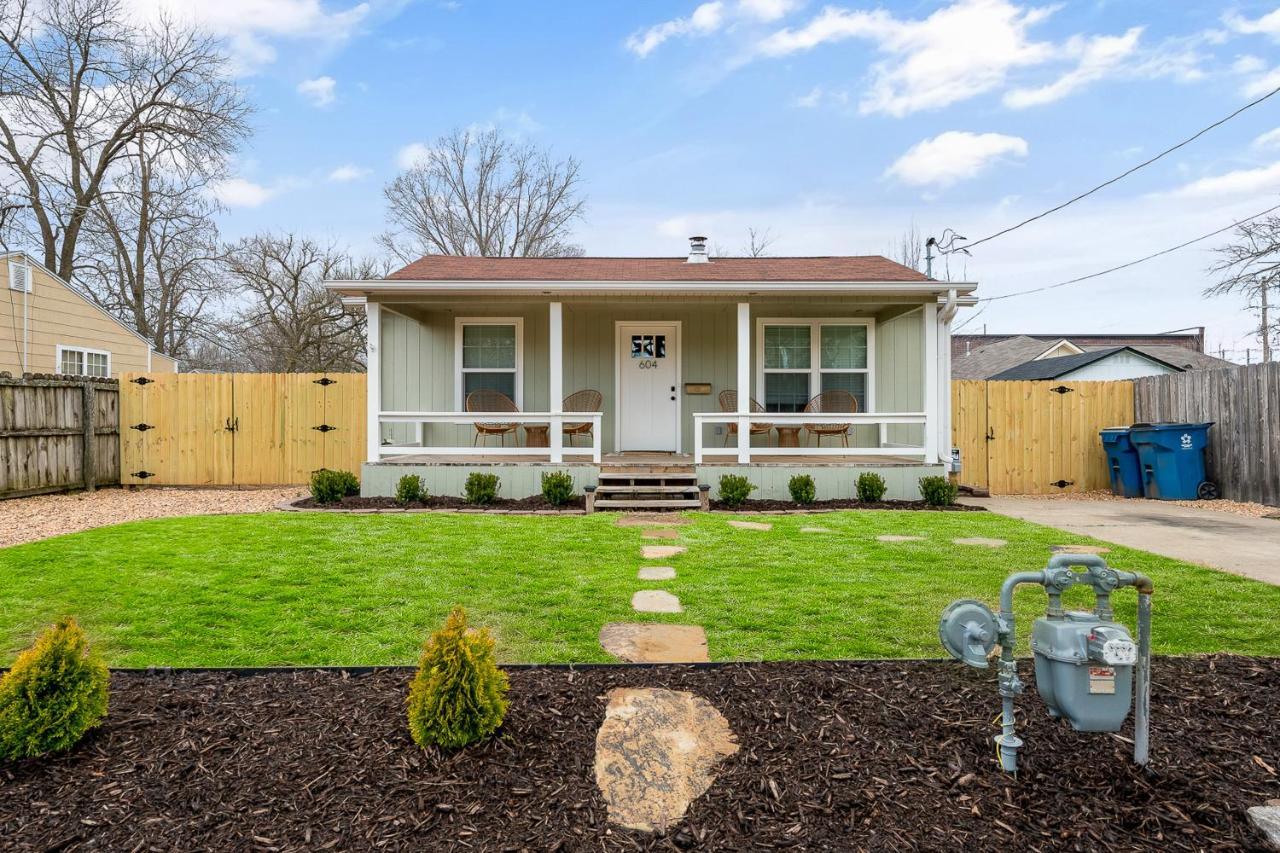 Villa B Street Bungalow Bentonville Exterior foto